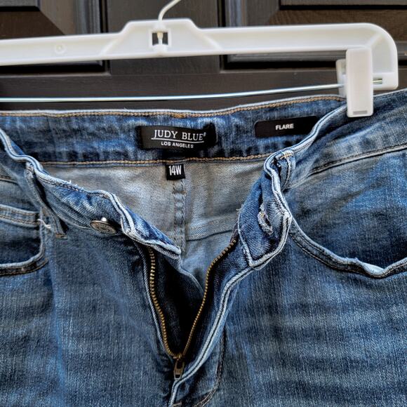 Judy Blue Flare Jeans Raw Hem Mid Rise Medium Wash Size 14W - Picture 6 of 6